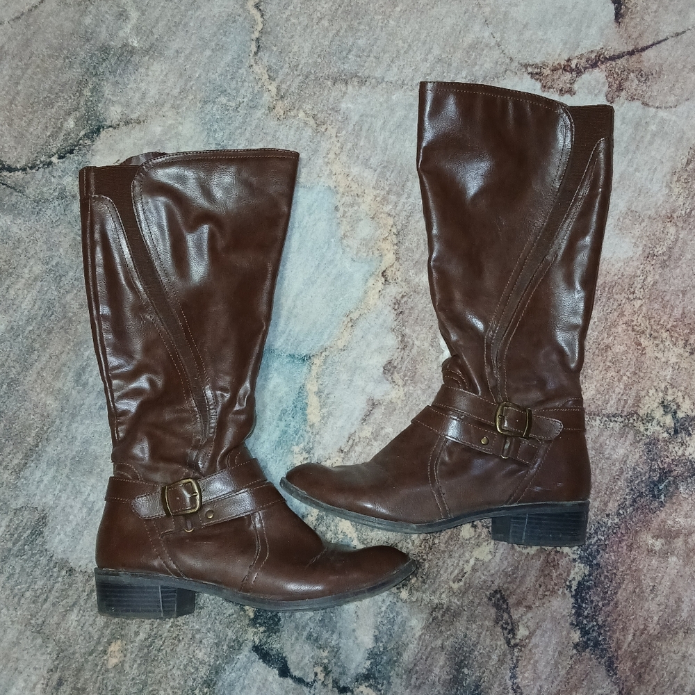 Me Too Dark Brown Heeled Boots